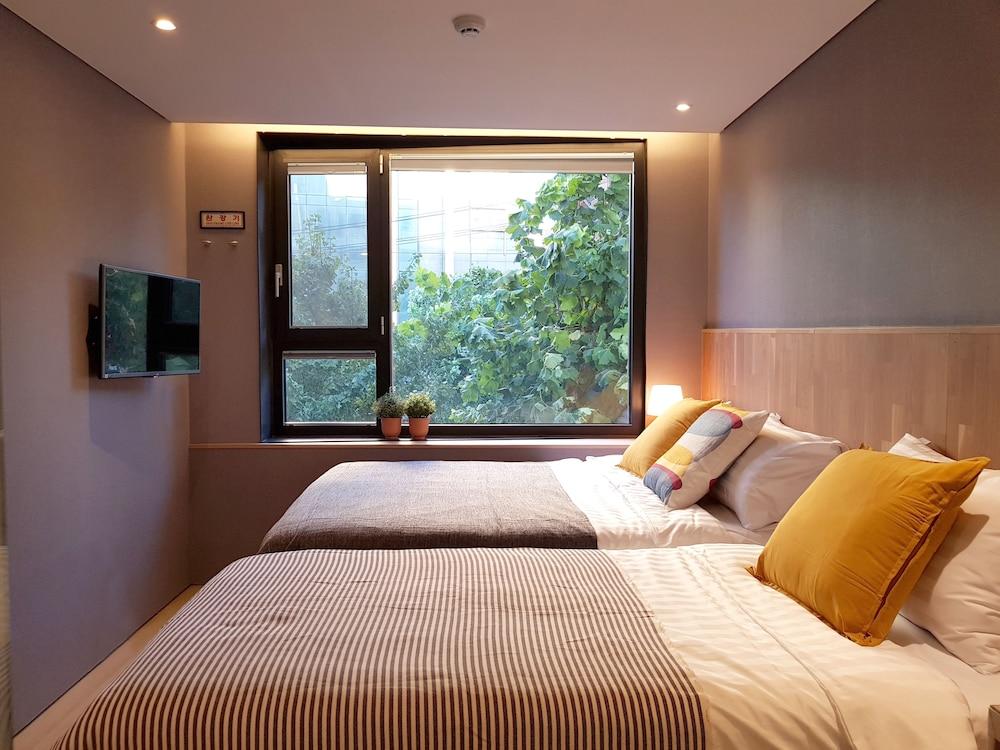 Hostel Cleo Seoul Hongdae Extérieur photo