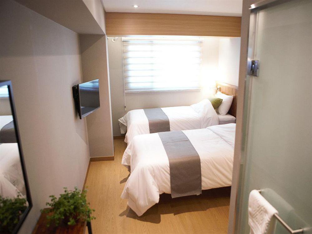 Hostel Cleo Seoul Hongdae Extérieur photo