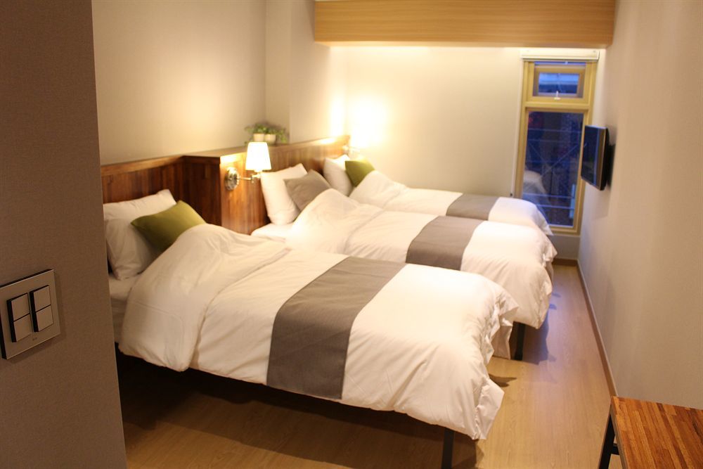 Hostel Cleo Seoul Hongdae Extérieur photo